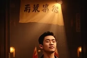 纪录片拾荒者笔记剧照，清晨分拣站里的纸板与手推车