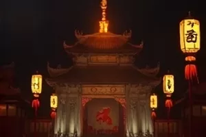 都市剧春分之后剧照，清晨写字楼落地窗前的独坐身影